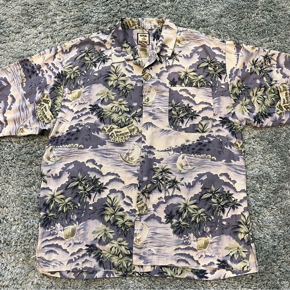 Tommy Bahama Men’s silk button down shirt